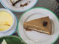 Lola Mui Cafe [หาดละไม] เค้กมาพร้าวอร่อยที่สุด