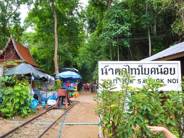 เที่ยวชมธรรมชาติ ที่น้ำตกไทรโยคน้อย