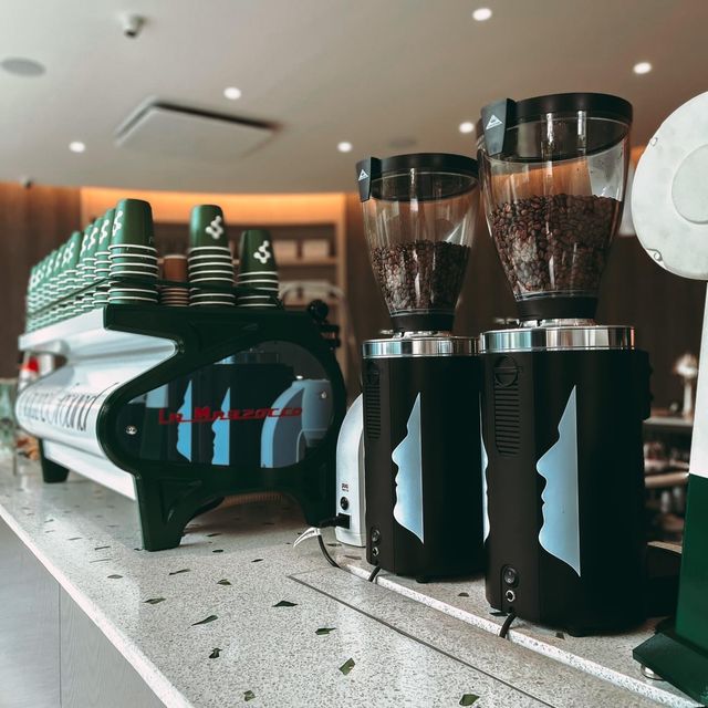 FIGUREGROUND CAFÉ  [สุทธิสาร -ซอยอินทามระ 20] 