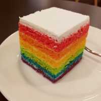 質感高又舒適的咖啡館｜HOKI cafe｜彩虹蛋糕好看又好拍