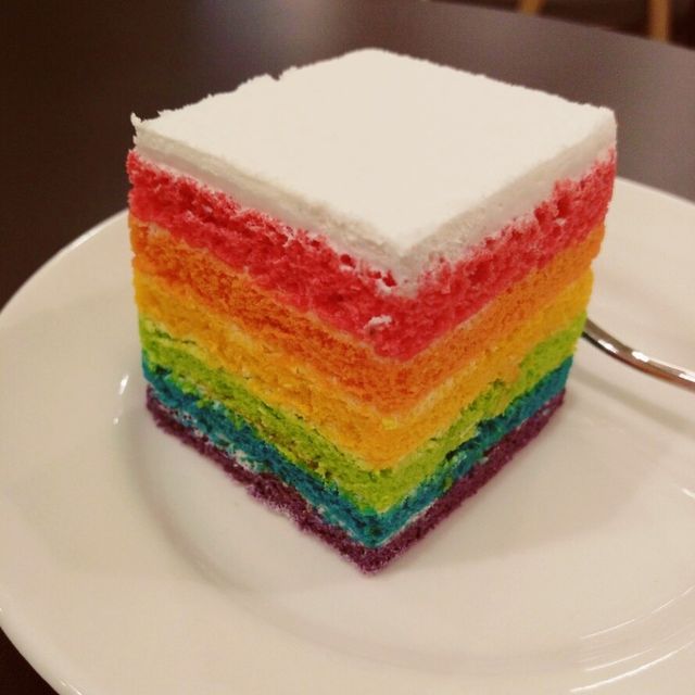 質感高又舒適的咖啡館｜HOKI cafe｜彩虹蛋糕好看又好拍
