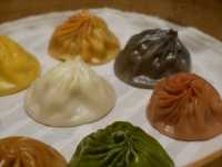 八色小籠包，各色顯功夫 