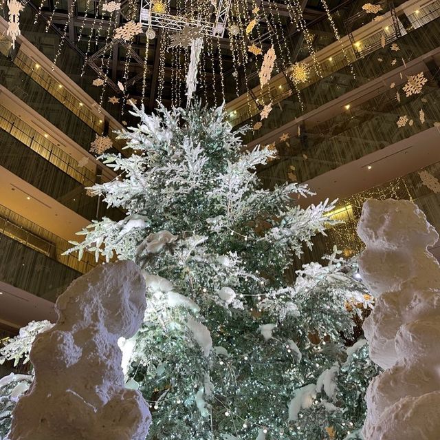 KITTE丸の内のクリスマスイルミネーション