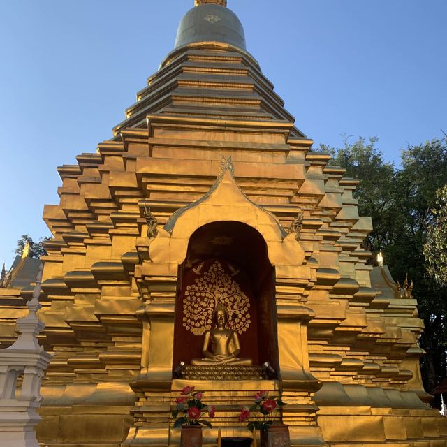 spectacular Wat Chedi Luang at Night.