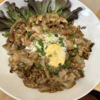 Mee boon eatery ในหมู่บ้าน