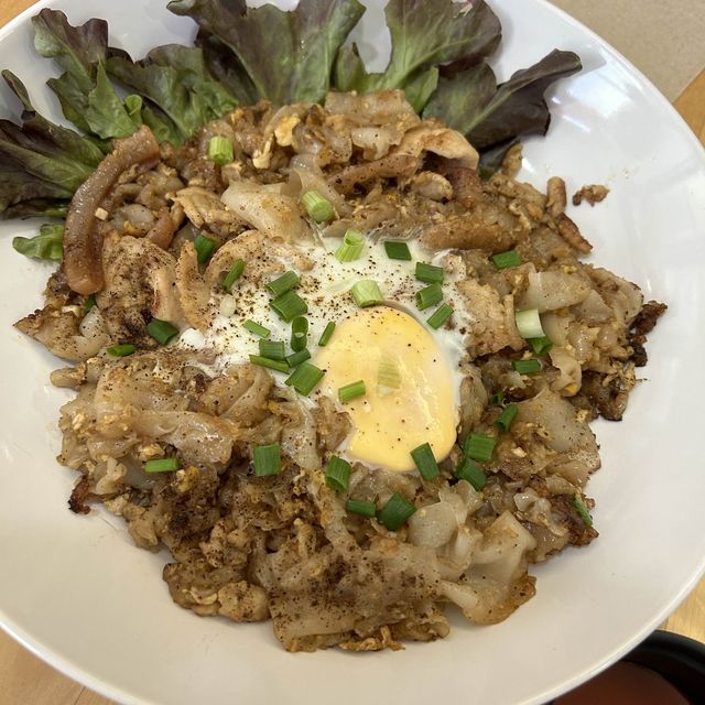 Mee boon eatery ในหมู่บ้าน