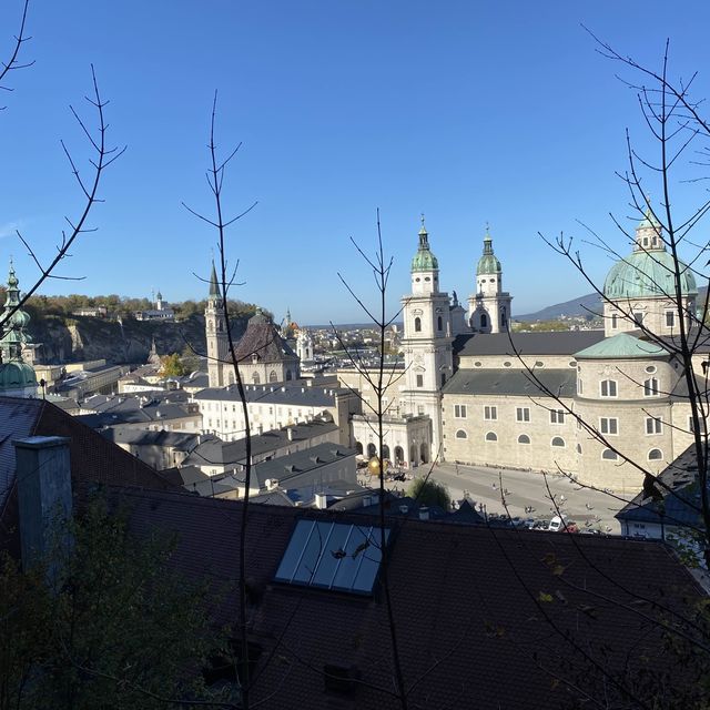 A city at the foot of the Alps