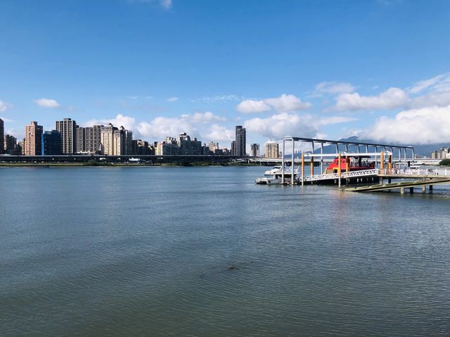 晴空萬里好心情☀️💯大稻埕碼頭貨櫃市集