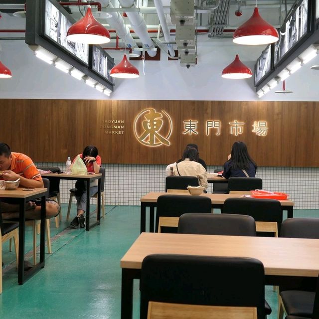 【桃園東門市場】老市場新生，在地美食推薦，平價美衣、全聯一應俱全，打造桃園新亮點