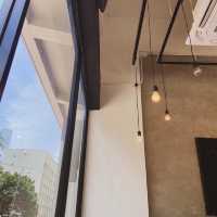 油麻地低調黑白灰咖啡小店