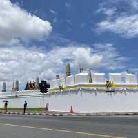 ขับรถพาแม่ทัวร์วัดพระแก้วและวัดโพธิ์