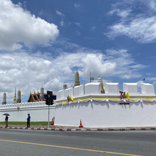 ขับรถพาแม่ทัวร์วัดพระแก้วและวัดโพธิ์
