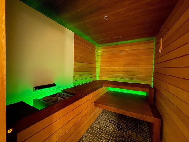 Jacuzzi sauna facilities