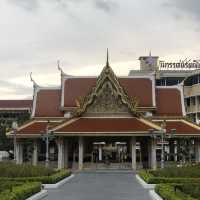 stunning statue of Thai king! 