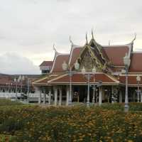stunning statue of Thai king! 