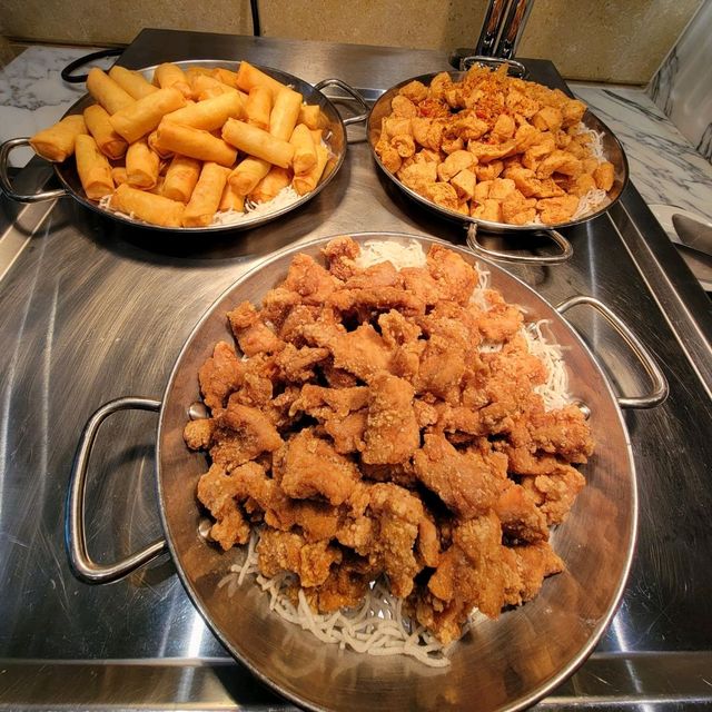 比想像中🤔好👍的早午自助餐😋😋😋