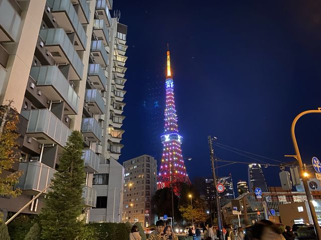 東京・芝公園。「ルイ・ヴィトン × 草間彌生(パンプキン･バルーン)」 インスタレーション。