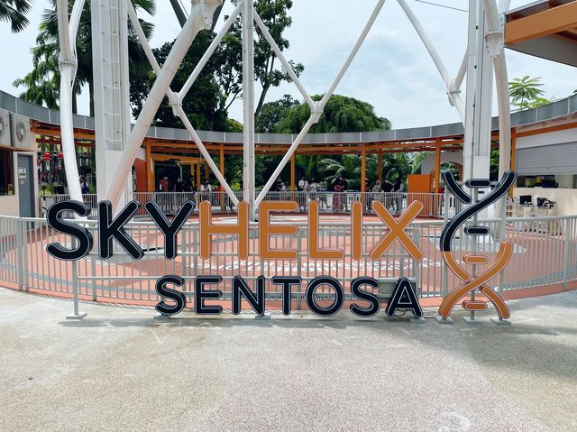 Amazing aerial views on SkyHelix Sentosa