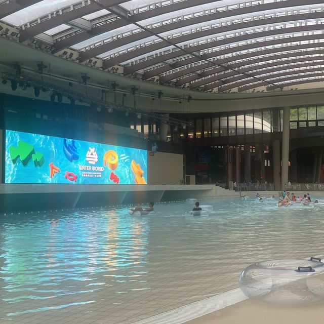 亞洲首個及唯一全年全天候開放的臨海水上樂園