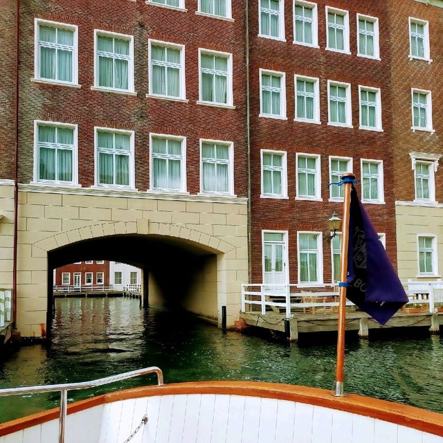 CANAL CRUISE