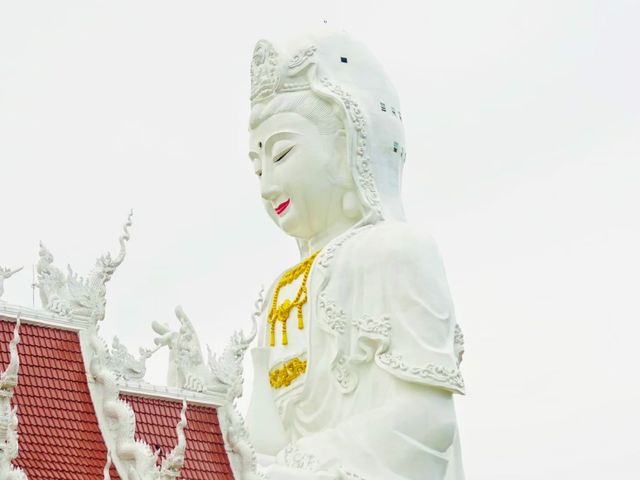 เจ้าเเม่กวนอิมองค์ใหญ่ ที่ ห้วยปลากั้ง
