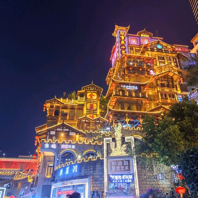 Hongya Cave in Chongqing