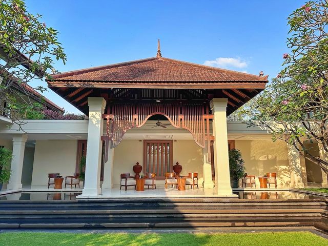 Anantara Suite at Angkor Wat Resort is so beautiful! Let's also visit the Queen's Palace in the afternoon.