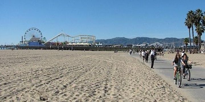 Santa Monica to Redondo Beach Bikeabout Tour (Santa Monica) | Hot Dog on a Stick