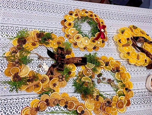 Make a orange wreath at the Bloomin Cottage | The Bloomin Cottage