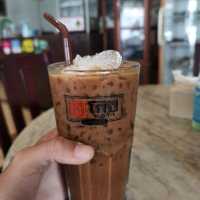 ร้านน้ำชา "โกปี๊" แหล่งรวมวัยรุ่นยุค 70s