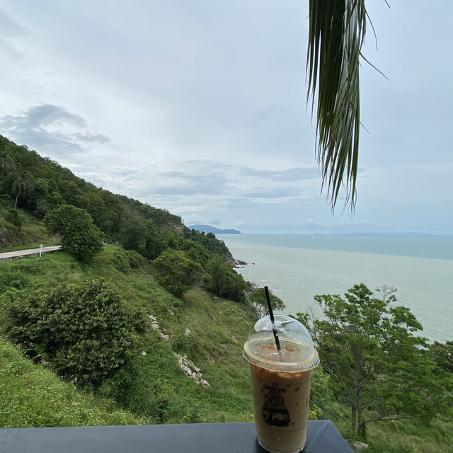 โลมาคาเฟ่ คาเฟ่วิวสวยระหว่างทางไปขนอม