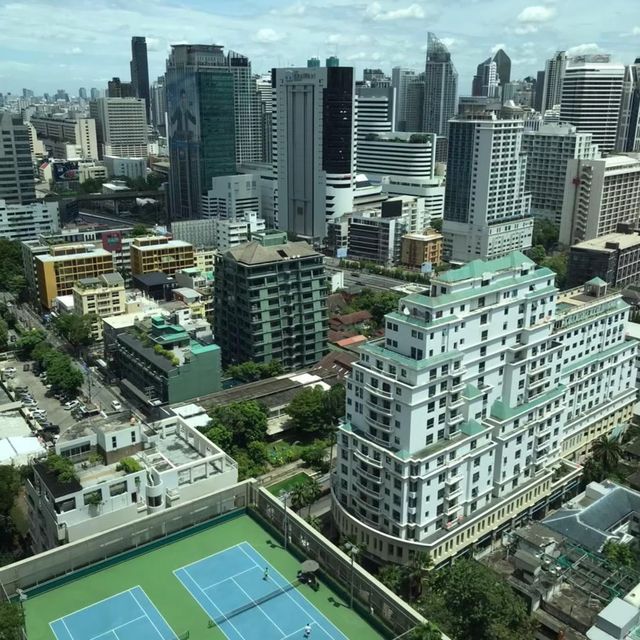 โรงแรมคอนราดสุดหรู ห้องพักพร้อมคลับเลาท์ 