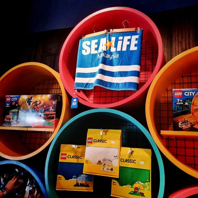 Legoland Sealife Souvenior Shop