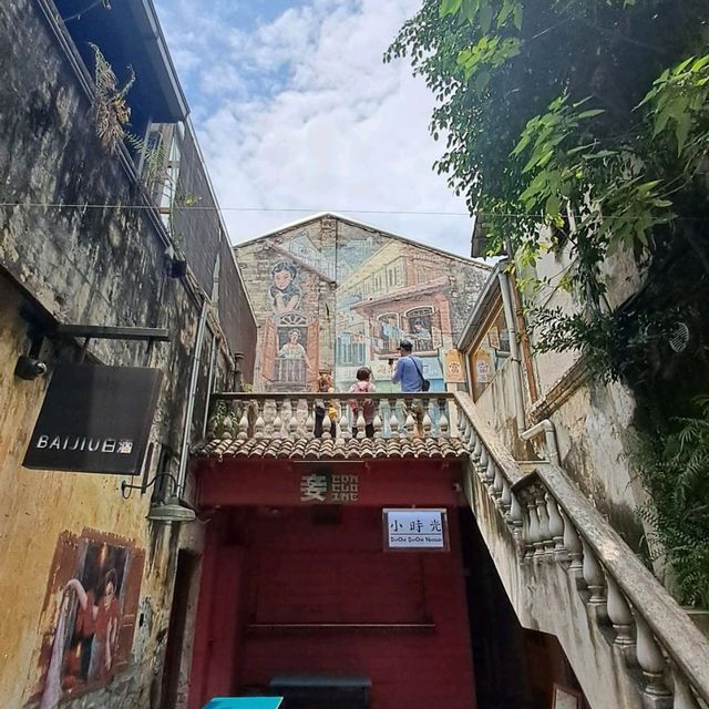 AN EVENING STROLL AROUND CHINATOWN