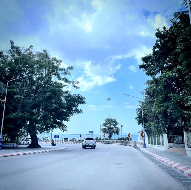 ชายหาดพัทยาตอนนี้เป็นหาดว่าวไปแล้ว 