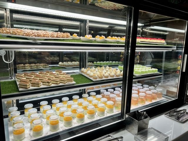 台北自助餐｜喜來登飯店十二廚，甜點精緻好吃，一人還有半隻龍蝦喔