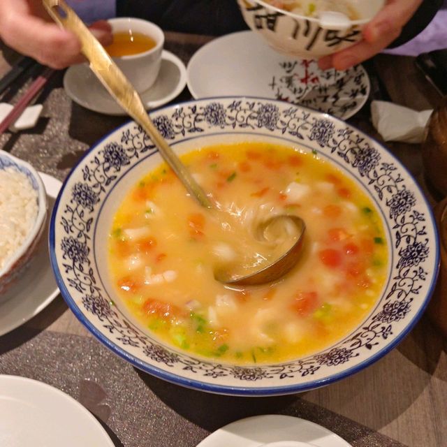 念川居，很中國風格的內部裝修， 川粵式美食！ 