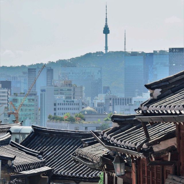 서울 도심 속 전통이 살아 숨쉬는 북촌한옥마을