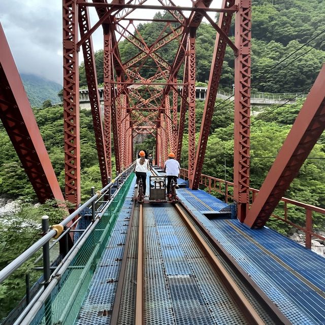 廃線の上を自転車で漕ぎまくる！ガッタンゴー！