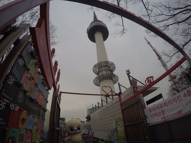 คล้องรักที่ Seoul Tower