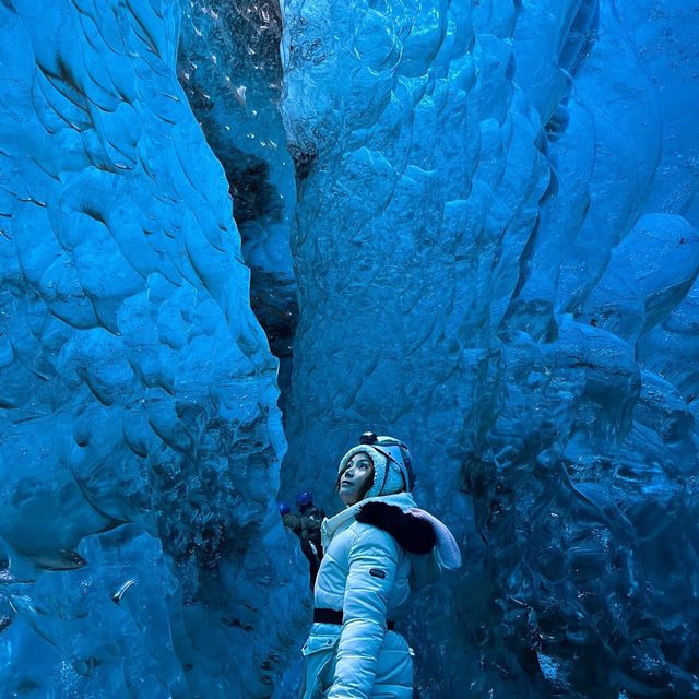Hang Động Băng xứ Iceland