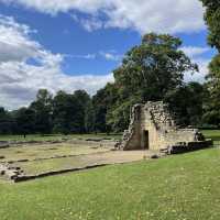 英國Leeds 一日遊 ~ Kirkstall Abbey 探索歷史遺跡