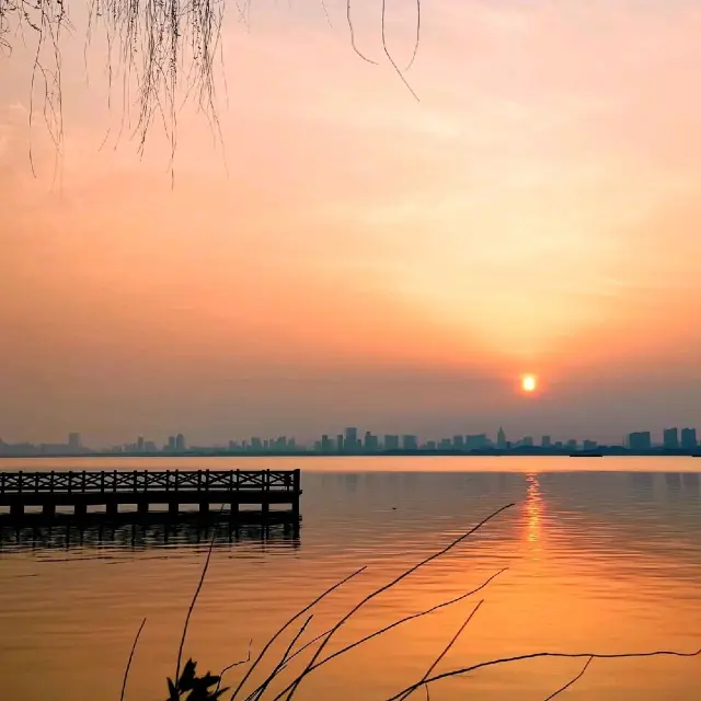 Breathtaking Sunset at the Yangcheng Lake!