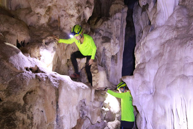 Tour Hang Rục Mòn ( Ruc Mon Cave 1 Adventure )