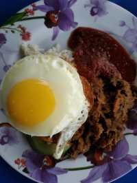 DELICIOUS NASI LEMAK IN MASJID TANAH!