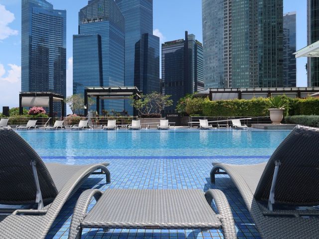 Must-try jacuzzi at The Fullerton Bay Hotel