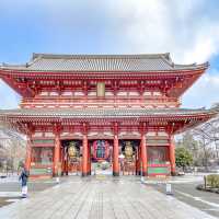 雪の翌朝の宝蔵門