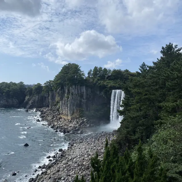 Waterfall flowing towards ocean(Jeongbang)