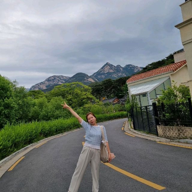 북한산과 한옥마을 조화로움 매력적 '은평한옥마을'