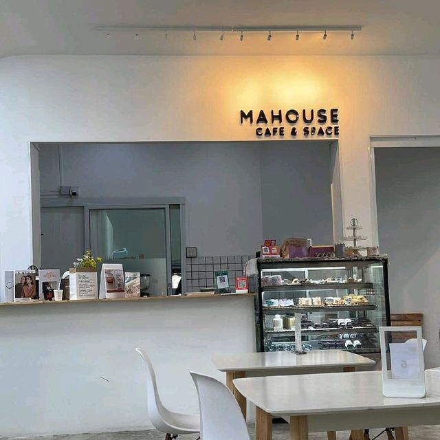 Mahouse​ cafe & space, 🥧🧁